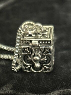 Prayer Box silver tone Pendant Necklace ✝️